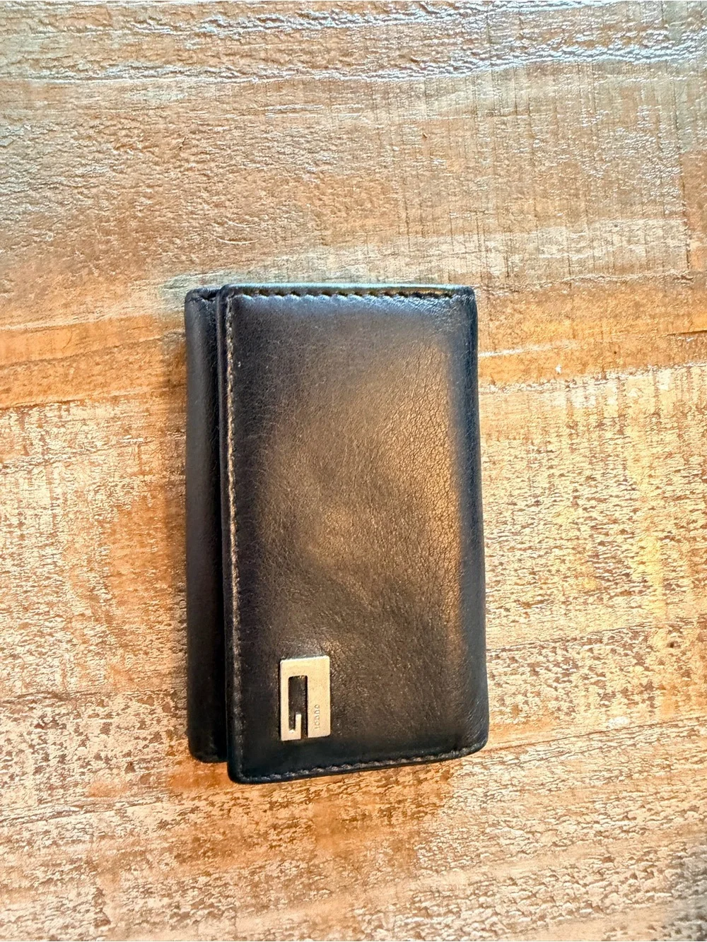 Gucci compact black
